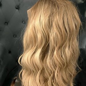 16 inch wavy platinum blonde synthetic wig